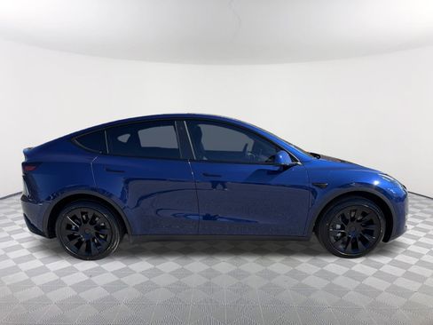 Used 2023 Tesla Model Y AWD image 5