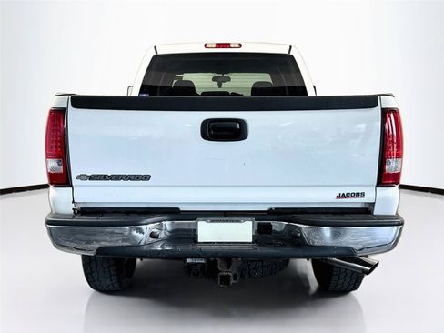 Used 2007 Chevrolet Silverado 2500 LT w/ Heavy-Duty Power Package AWD/4WD image 4