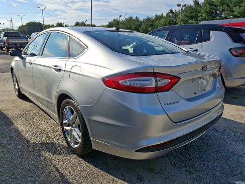 Used 2015 Ford Fusion SE FWD image 6