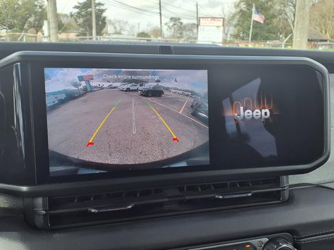 Used 2025 Jeep Wrangler Sahara image 5