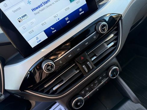 Used 2022 Ford Escape SE w/ Cold Weather Package image 32