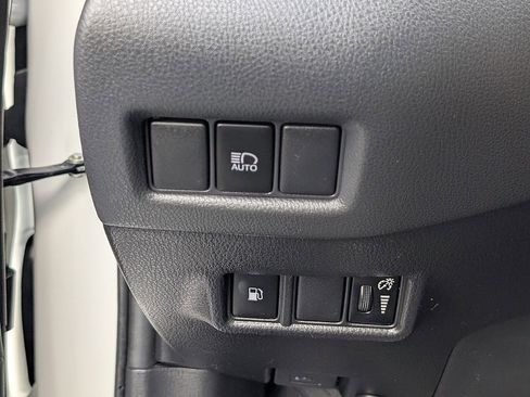 Used 2020 Toyota C-HR LE image 27