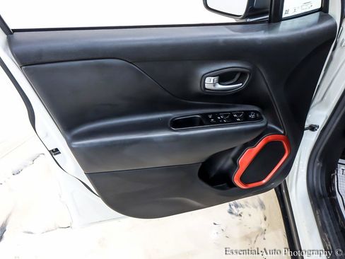 Used 2019 Jeep Renegade Trailhawk w/ Cold Weather Group II AWD/4WD image 25