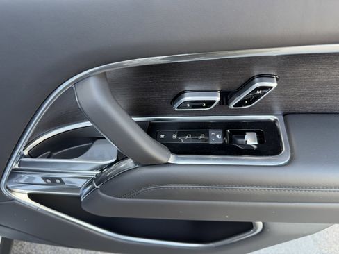 Used 2025 Land Rover Range Rover Long Wheelbase SE image 30