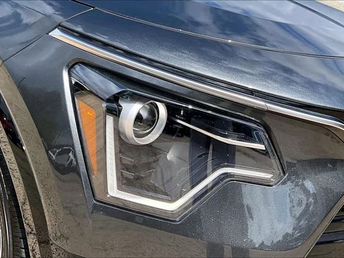 Used 2023 Kia Niro EX Touring image 27