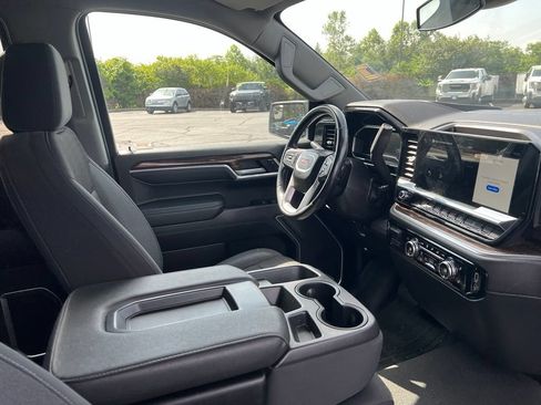 Used 2022 GMC Sierra 1500 Elevation w/ X31 Off-Road Package AWD/4WD image 9