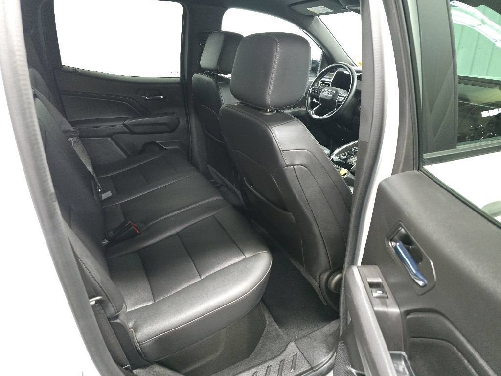 Used 2023 GMC Canyon Elevation w/ Elevation Premium Package AWD/4WD image 17