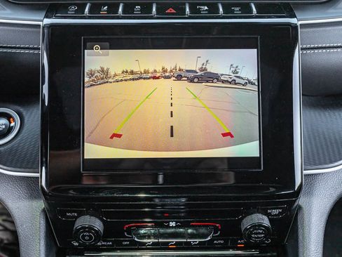 Used 2025 Jeep Grand Cherokee Laredo X RWD image 15
