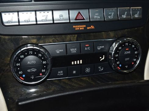 Used 2014 Mercedes-Benz SL 550 image 17