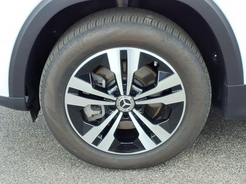 Used 2025 Mercedes-Benz GLB 250 4MATIC image 10