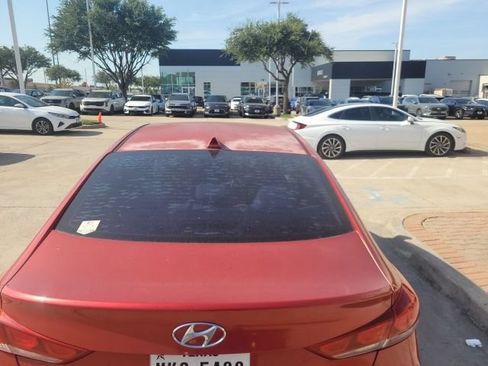 Used 2017 Hyundai Elantra SE FWD image 4