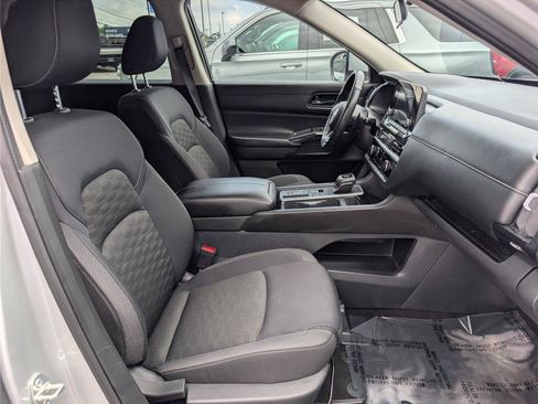 Used 2024 Nissan Pathfinder SV FWD image 11