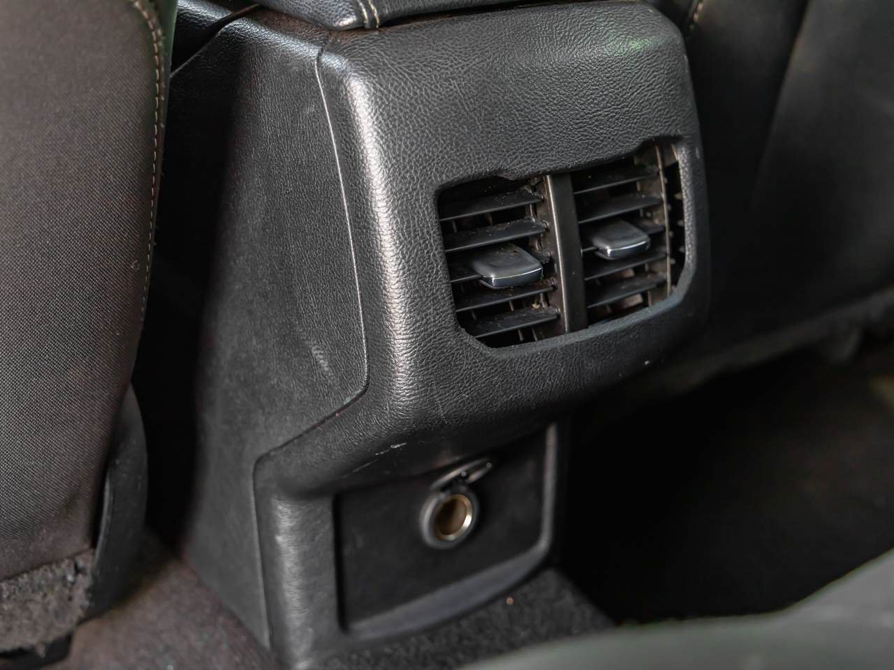 Used 2020 Ford Fusion SE FWD image 19