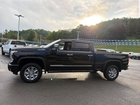 Used 2026 Chevrolet Silverado 3500 High Country w/ High Country Premium Package AWD/4WD image 11
