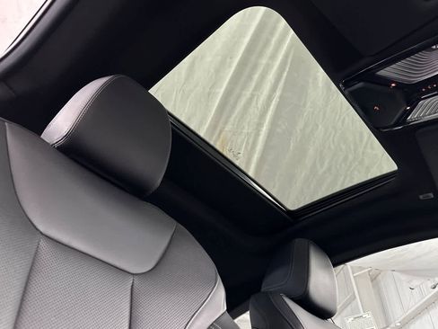 Used 2023 BMW 430i Coupe w/ Convenience Package image 16