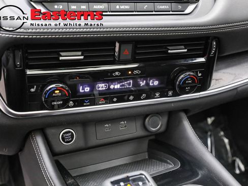 Used 2021 Nissan Rogue SL AWD/4WD image 18
