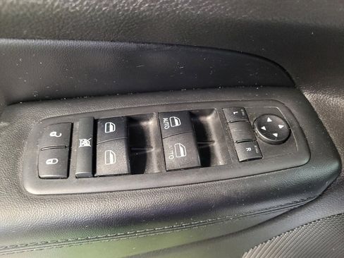 Used 2017 Jeep Grand Cherokee Laredo RWD image 27