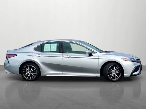 Used 2024 Toyota Camry SE image 7