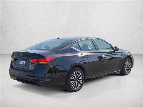 Used 2025 Nissan Altima 2.5 SV FWD image 4