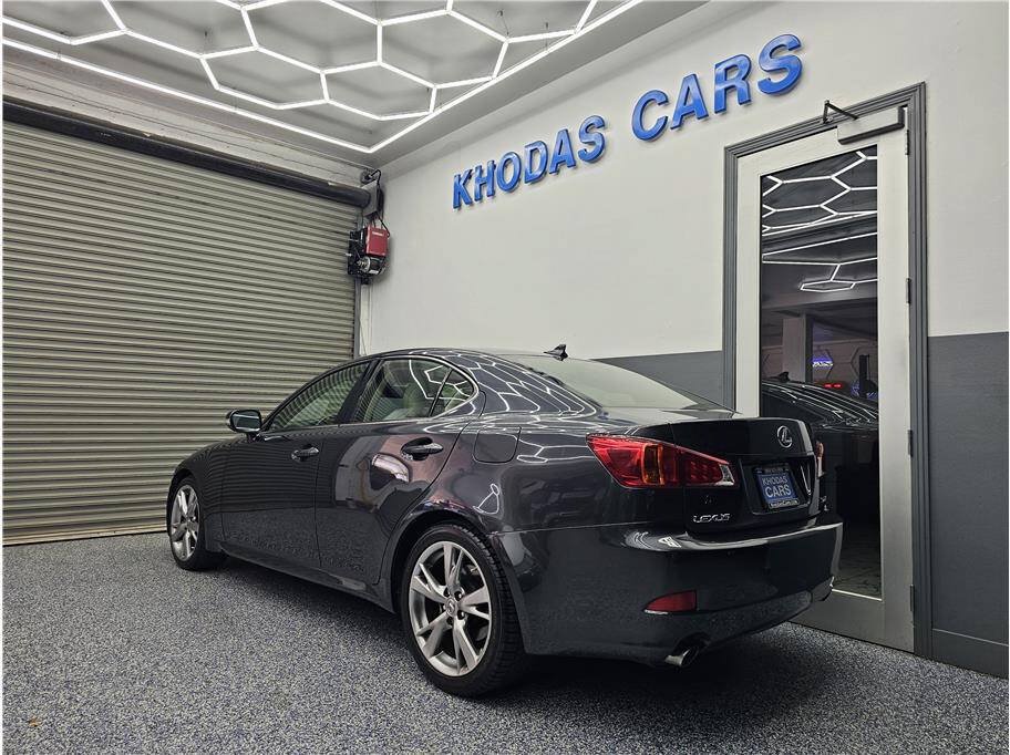 Used 2010 Lexus IS 250 w/ Premium Pkg Value Edition RWD image 3