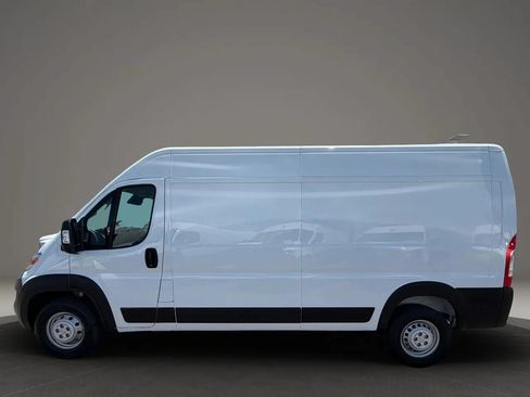 Used 2025 RAM ProMaster 2500 w/ Convenience Group FWD image 3