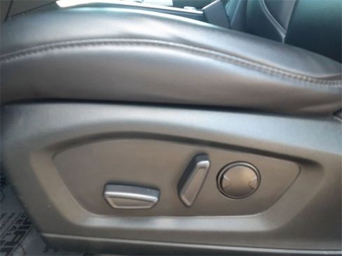 Used 2022 Ford Explorer XLT w/ Equipment Group 202A image 18