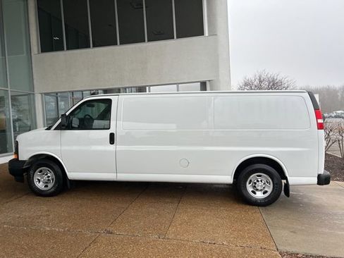 Used 2017 Chevrolet Express 3500 Work Van image 8