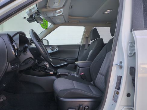 Used 2023 Kia Soul EX image 13