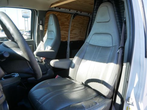 Used 2017 Chevrolet Express 2500 RWD image 11