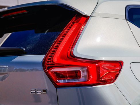 Certified 2026 Volvo XC40 B5 Ultra w/ Climate Package image 8