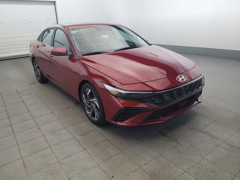 Used 2025 Hyundai Elantra SEL FWD image 13