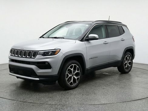 Used 2025 Jeep Compass Limited image 3