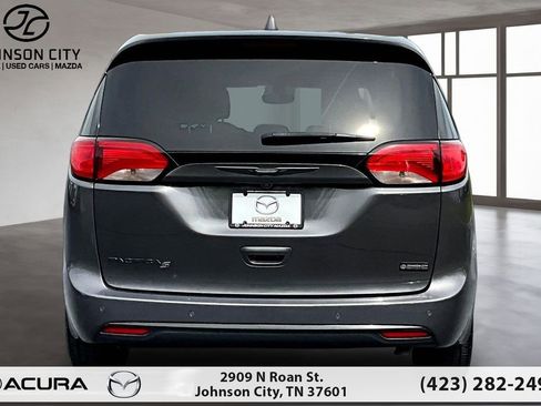 Used 2020 Chrysler Pacifica Touring w/ S Appearance Package FWD image 4