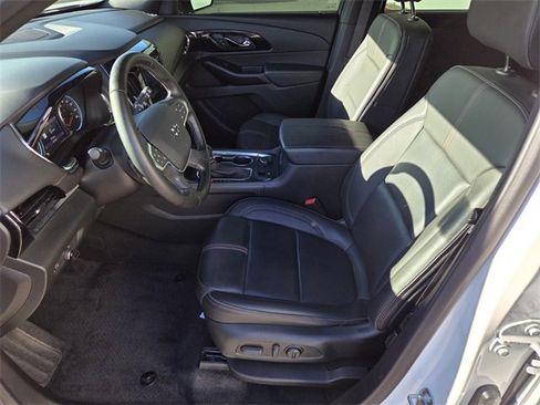 Used 2023 Chevrolet Traverse RS image 10