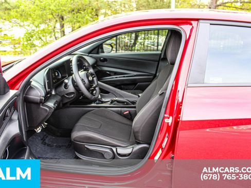 Used 2025 Hyundai Elantra Sport image 17
