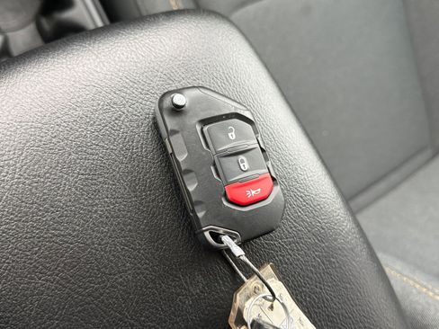 Used 2025 Jeep Wrangler Sport S image 23