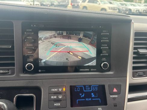 Used 2019 Toyota Sienna XLE Premium w/ Carpet Mat Package FWD image 15