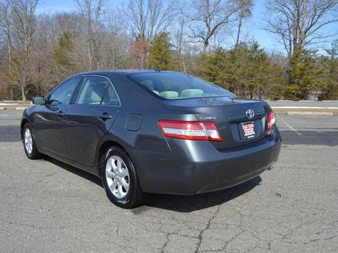 Used 2011 Toyota Camry LE image 6