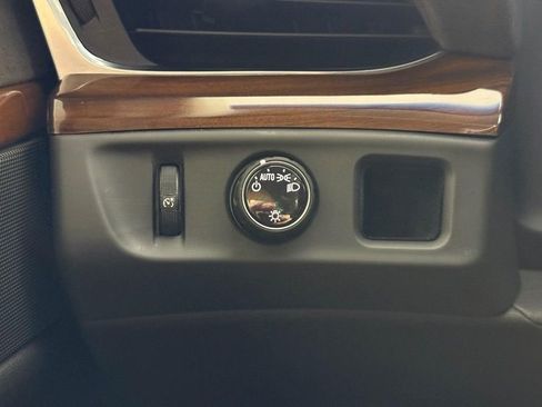 Used 2018 Cadillac Escalade Luxury image 24