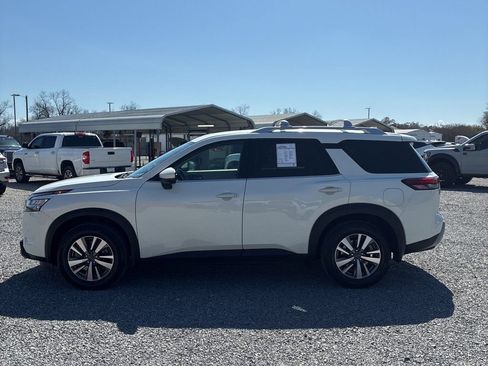 Used 2023 Nissan Pathfinder SL w/ Lighting Package (N92) image 2