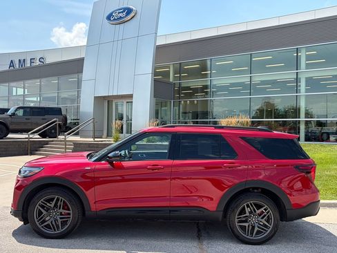 Used 2025 Ford Explorer ST-Line w/ Premium Package AWD/4WD image 3