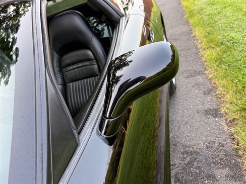 Used 2004 Chevrolet Corvette Coupe RWD image 16