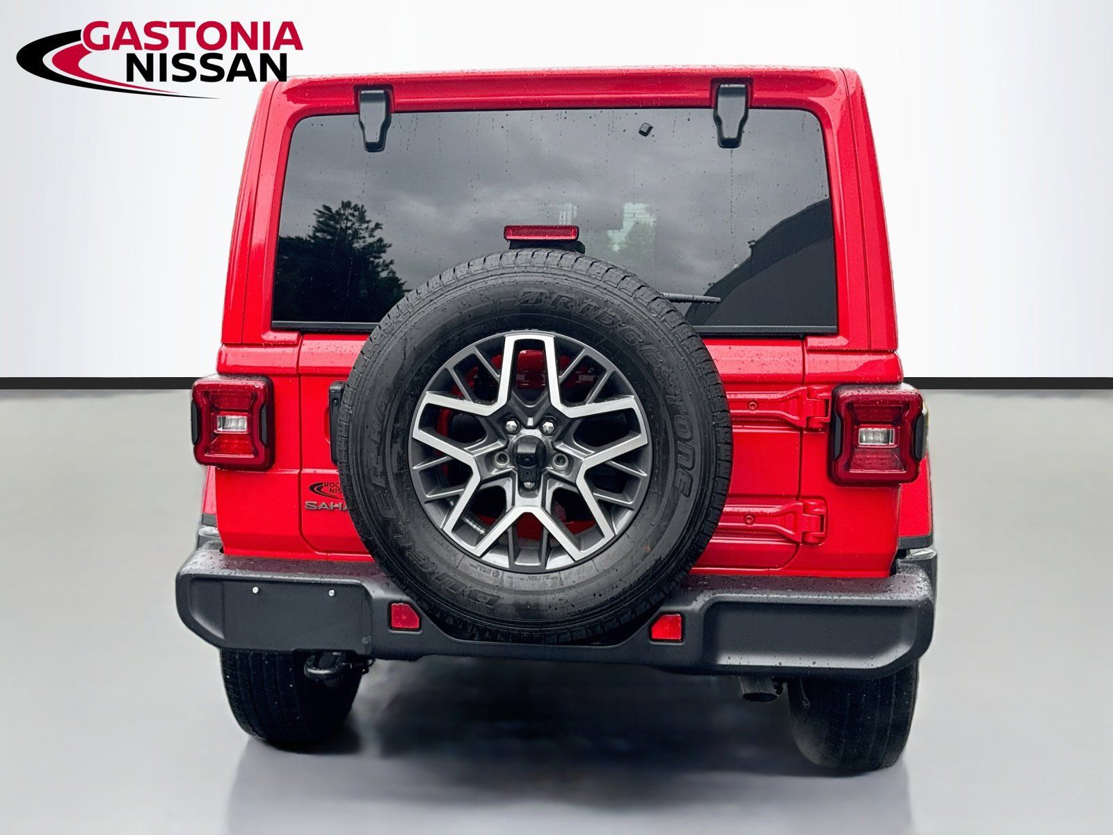 Used 2025 Jeep Wrangler Unlimited Sahara AWD/4WD image 7