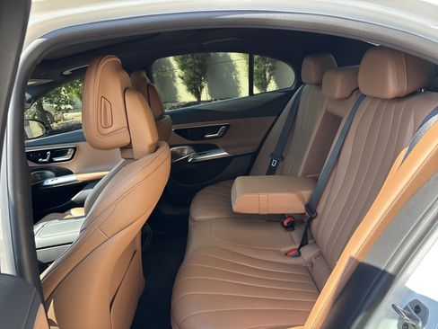 Used 2025 Mercedes-Benz E 350 4MATIC Sedan image 31