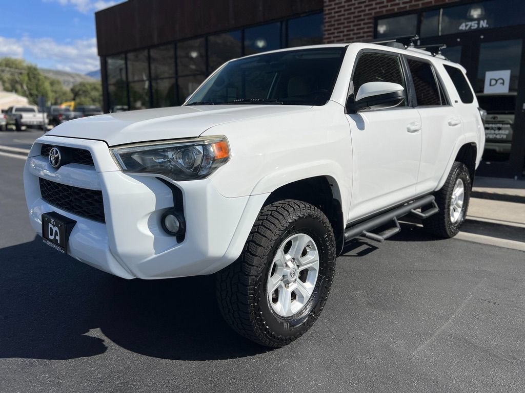 Used 2014 Toyota 4Runner SR5 AWD/4WD image 8