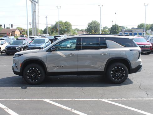 New 2027 Chevrolet Traverse Z71 w/ Enhanced Driving Package AWD/4WD image 6