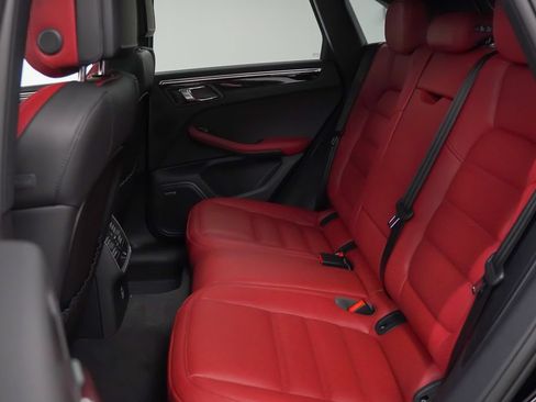 Certified 2026 Porsche Macan AWD/4WD image 29