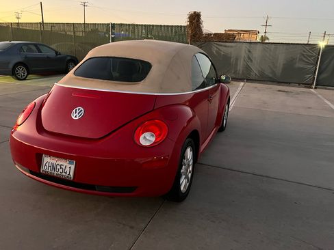 Used 2006 Volkswagen Beetle Convertible w/ Package 1 image 4