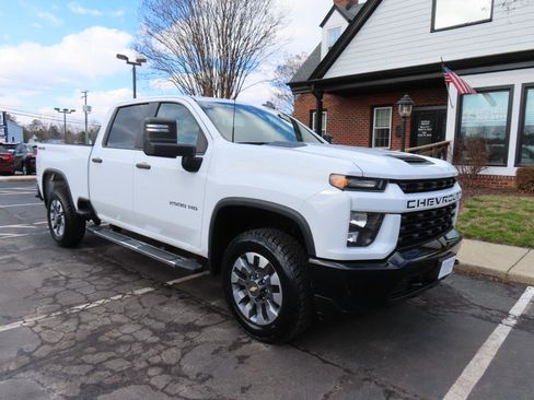Used 2022 Chevrolet Silverado 2500 Custom w/ Custom Value Package image 11