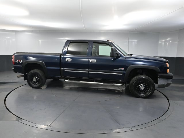 Used 2005 Chevrolet Silverado 2500 LS w/ Heavy-Duty Power Package AWD/4WD image 2